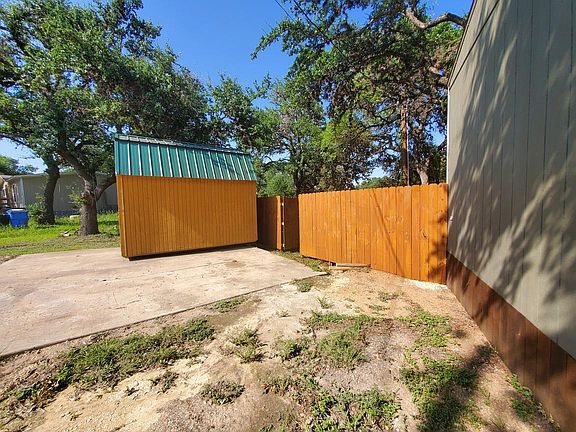 3rd image of 102 Heritage Bend Dr