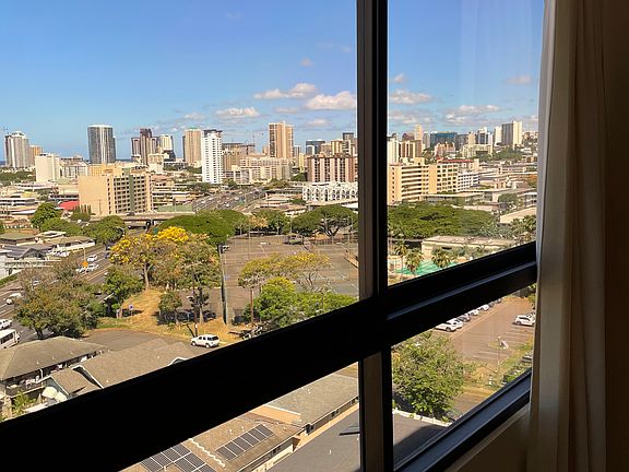 2nd image of 1517 Makiki Park Pl #1106