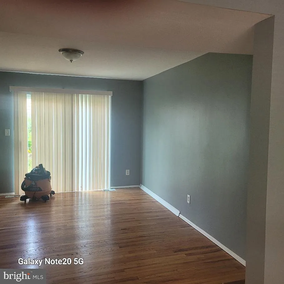 4 bed, 2.5 bath, 1704 sqft, $2,500 — Photo 4