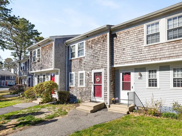 300 Falmouth Rd APT 20D, Mashpee, MA 02649