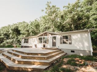 17 Hickory Acres Rd, Hendersonville, NC 28792