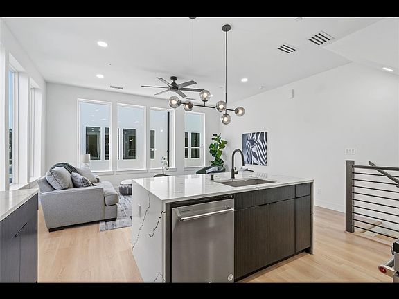 5th image of 2015 California Dr #103