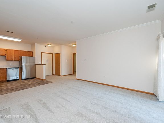 4th image of 605 Barrington Ave APT 100