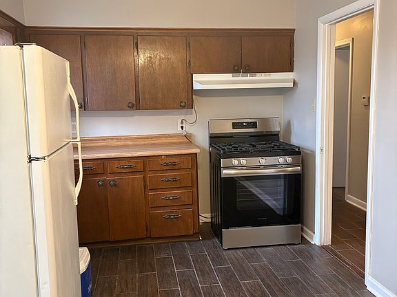 5th image of 1105 Healy St