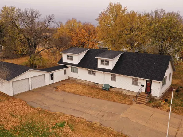 807 9th St, Arapahoe, NE 68922