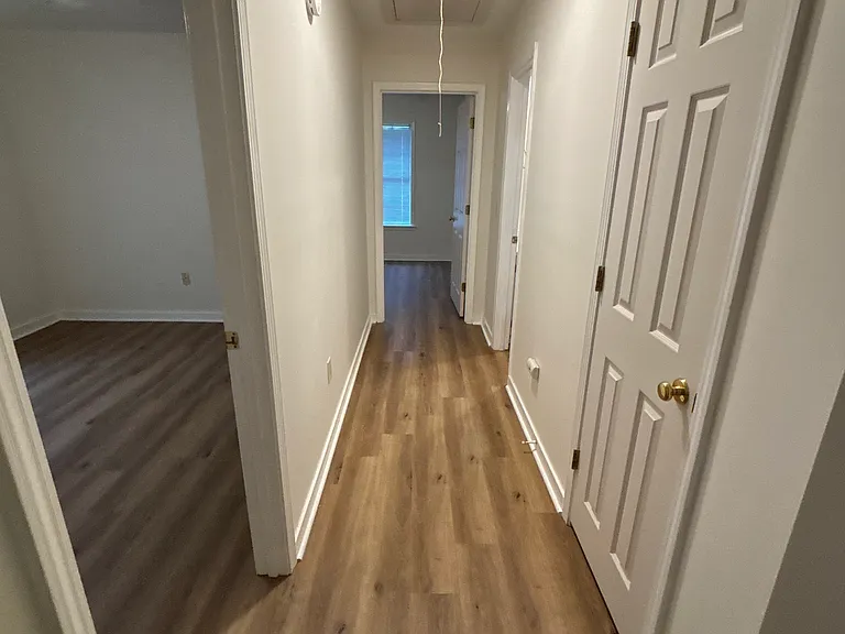 212 Hawthorne Dr — Photo 9