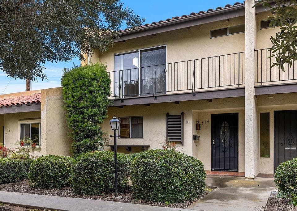 1st image of 614 Bel Air Dr W