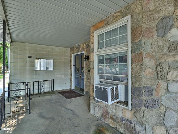 3rd image of 1337 Washington St