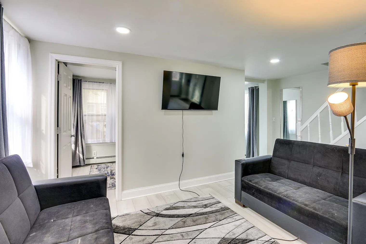 3 bed, 1.0 bath, 1345 sqft, $5,064 — Photo 1