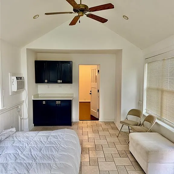 1923 Parkridge Ave — Photo 10