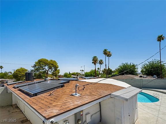 3rd image of 2245 Sombrero Dr