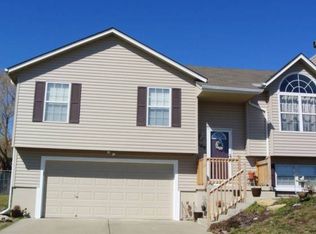 1600 Shelby Dr, Raymore, MO 64083