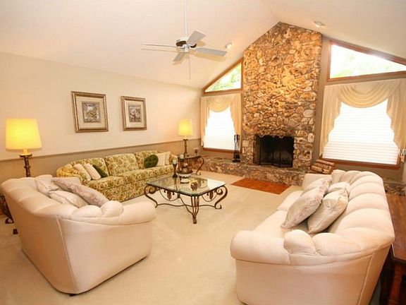 3rd image of 247 E Hornbeam Dr