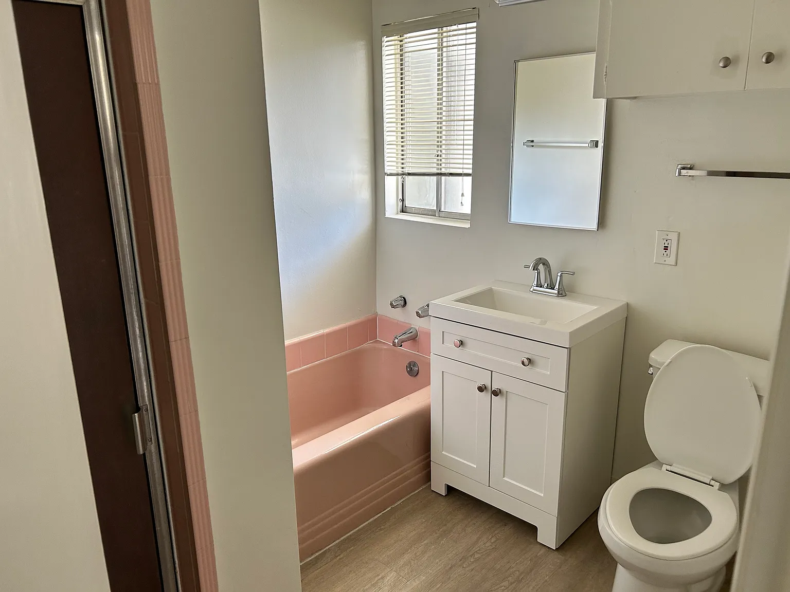 Rossmore Apartments — Photo 4
