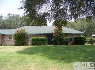 261 Cimarron Dr, Floresville, TX 78114