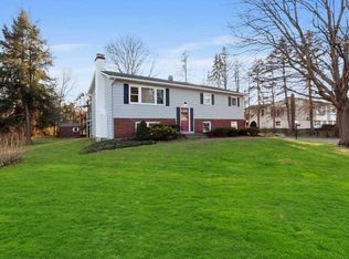 140 Meadow Ln, Poughkeepsie, NY 12603