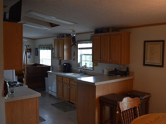 4th image of 455 Reservoir Ln