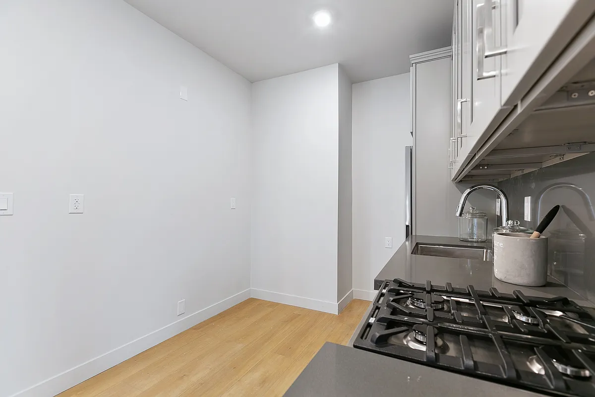 Building Photo - 5135 Marathon St #3A