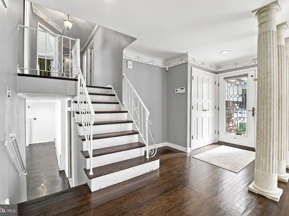 1868 Pine Rd, Huntingdon Valley, PA 19006