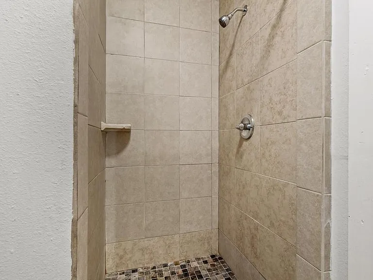 1310 W Morton St — Photo 33
