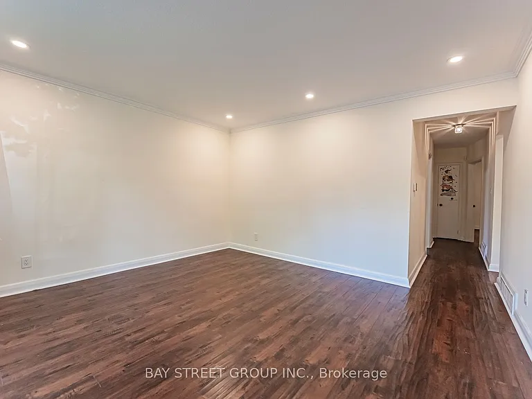 394 Centre St E #MAIN — Photo 10