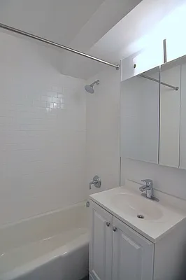 Rented by Nest Seekers International | media 46