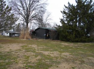 217 Fairview St, Flora, IL 62839