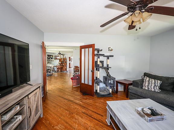 5th image of 214 W South St