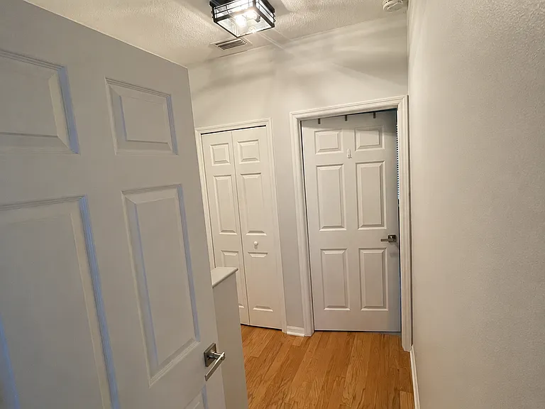 703 Charles Ct S — Photo 25