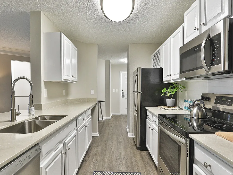 Crestmont at Thornblade Apartments