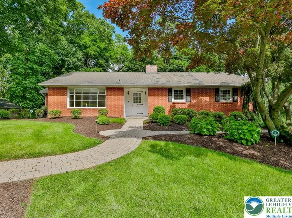 156 Forest Dr, Nazareth, PA 18064