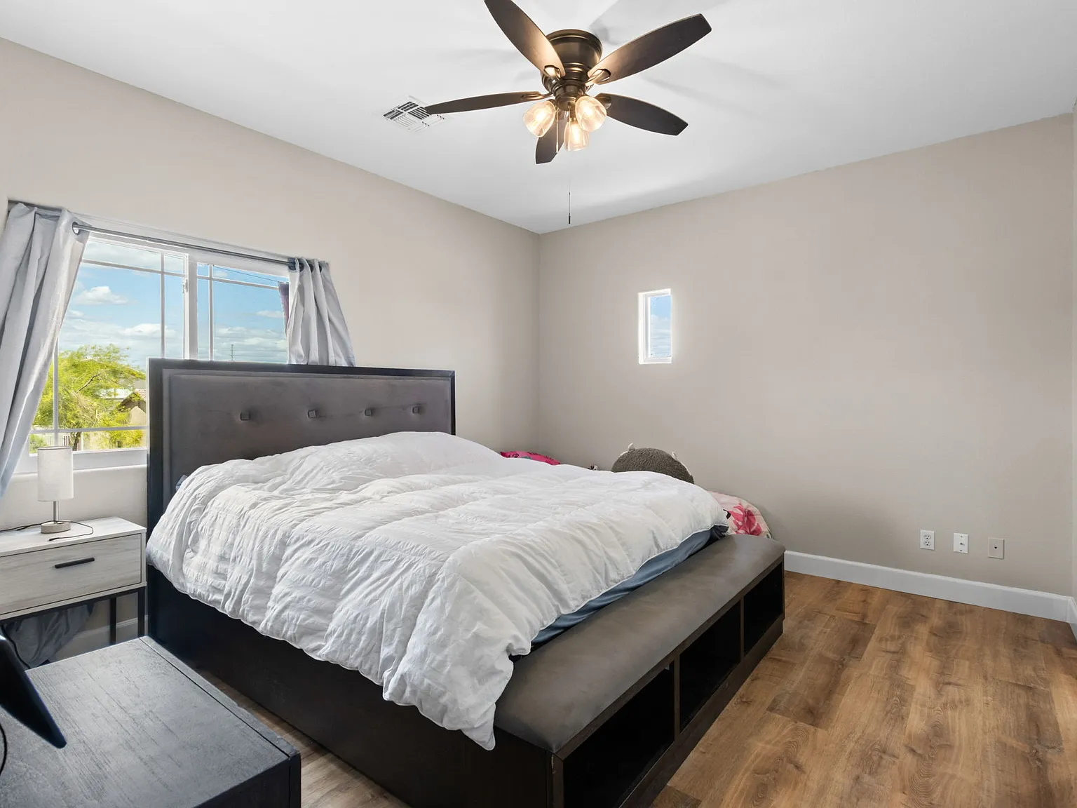 3 bed, 2.5 bath, 1297 sqft, $2,500 — Photo 2