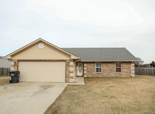 12065 Oak Dr, Henryetta, OK 74437