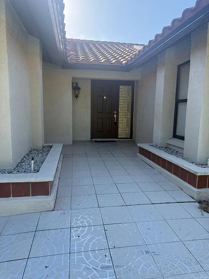 3 bed, 2.0 bath, 1619 sqft, $2,790 — Photo 3