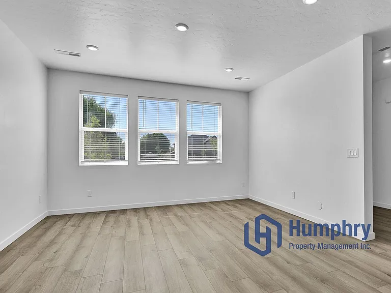 192 N Stratus Way — Photo 9