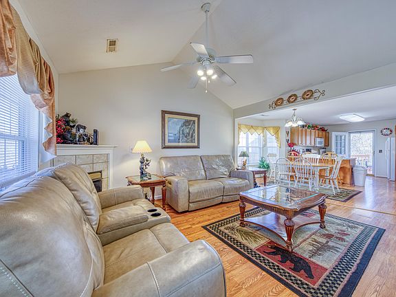 2nd image of 751 Plantation Dr