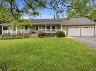5739 Suntar Valley Dr, Fowlerville, MI 48836