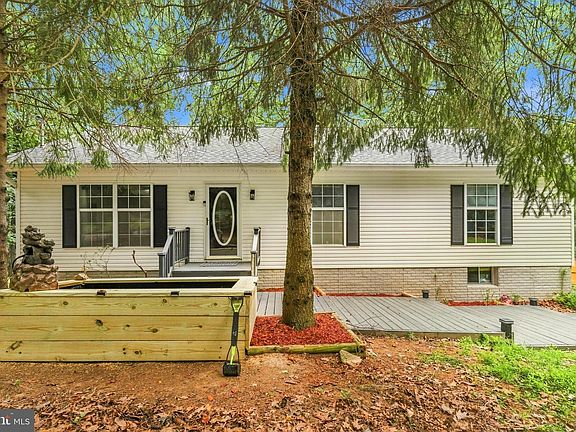 3rd image of 247 Maple Ridge Ln