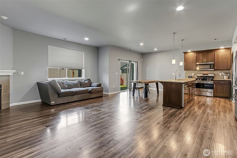 4th image of 13316 9th Avenue S