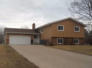 1242 Oakview Ct, Anoka, MN 55303