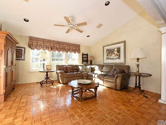 5th image of 44 Hanover Ct