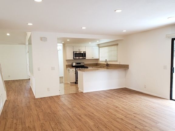 3rd image of 21512 Broadwell Ave