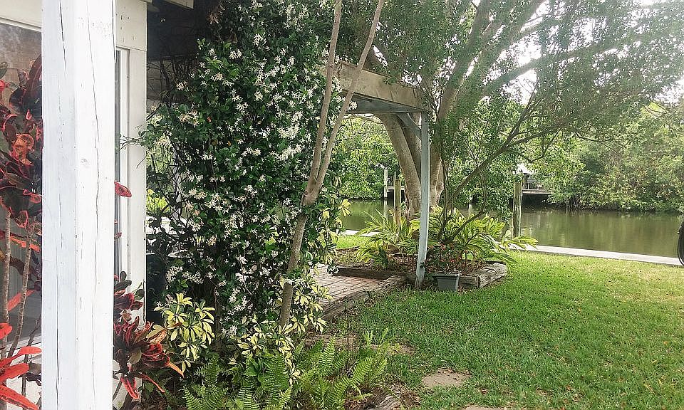 1st image of 262 Island Cir