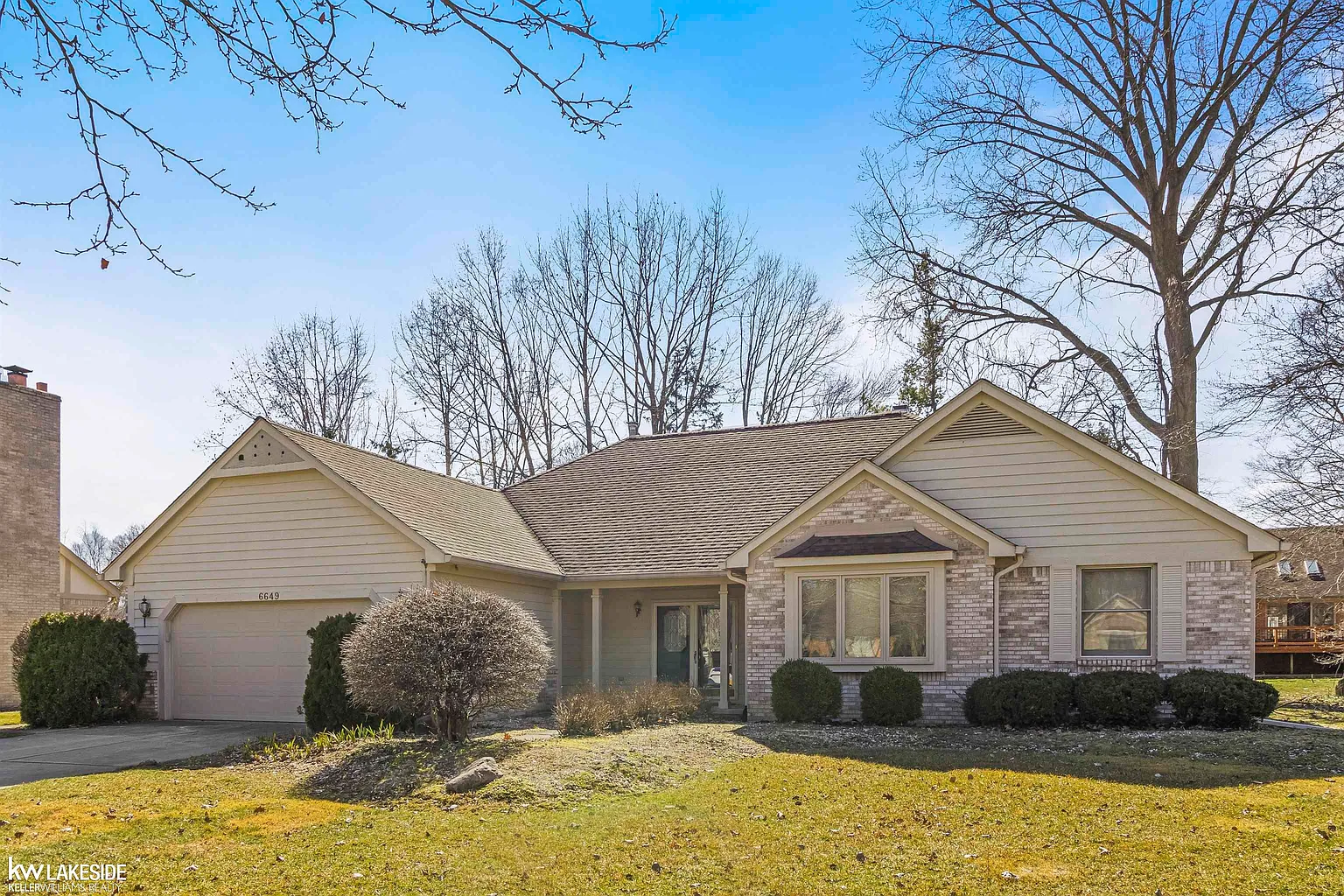 6649 Crabapple Dr photo 1