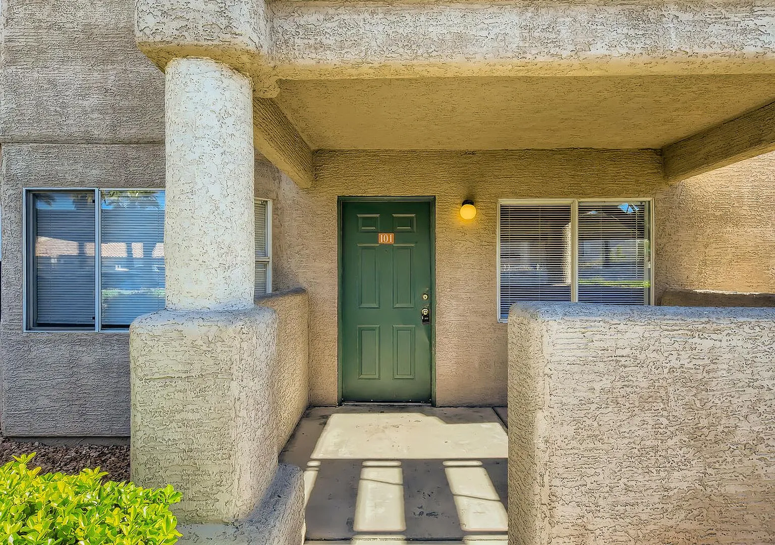 Bright & Open 2 Bed, 2 Bath Condo in Las Vegas — Photo 3