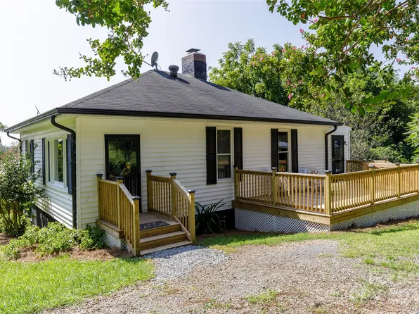20 Cherry St #24, Badin, NC 28009