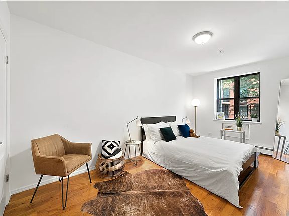 4th image of 318 Warren St #311