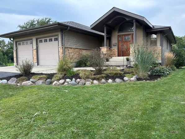 257 Schryver Ave, Woodstock, IL 60098