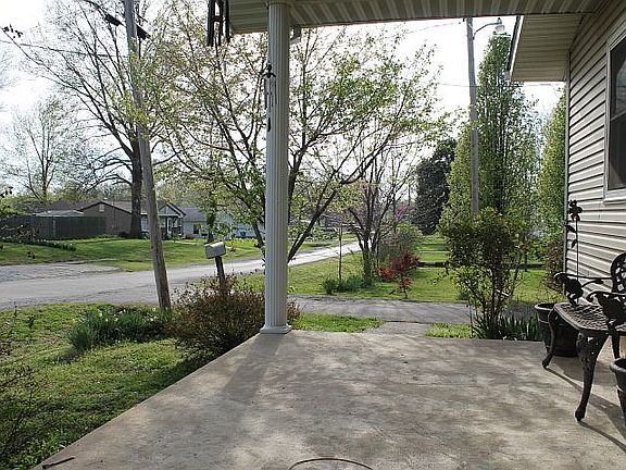 2nd image of 402 Barr St