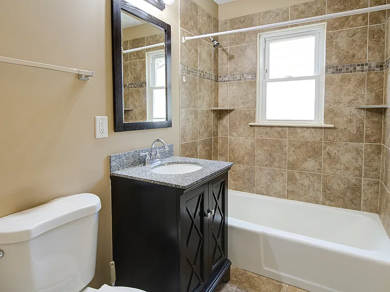 6604 N Campbell St — Photo 11